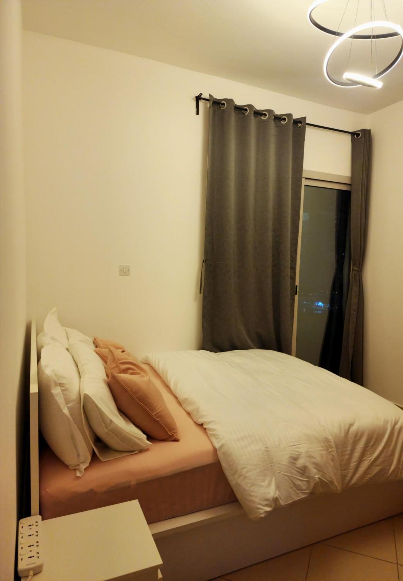 Marina Nest - Spacious One Bed In Marina With A View Near Metro And Tram