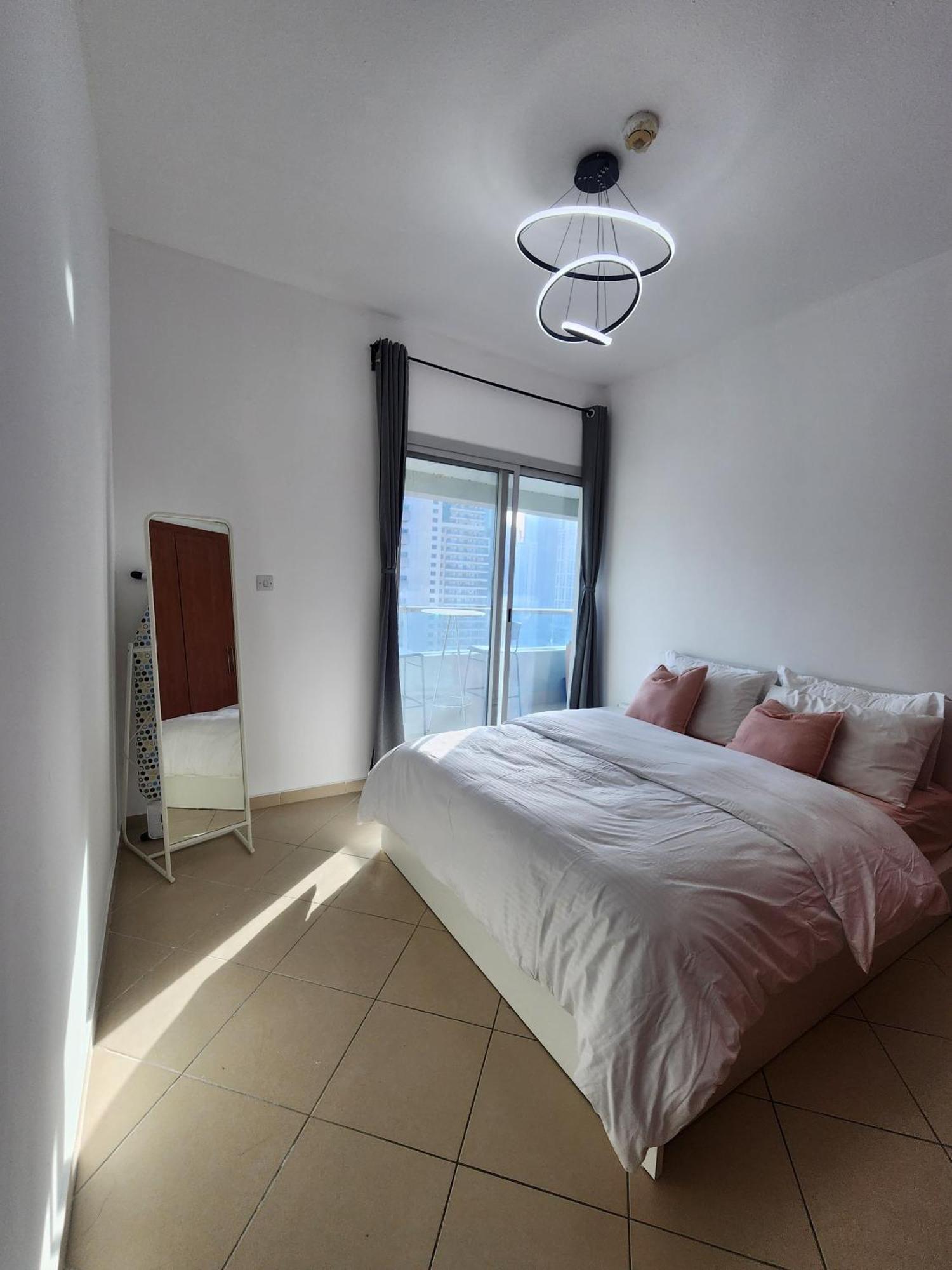 Marina Nest - Spacious One Bed In Marina With A View Near Metro And Tram Dubai