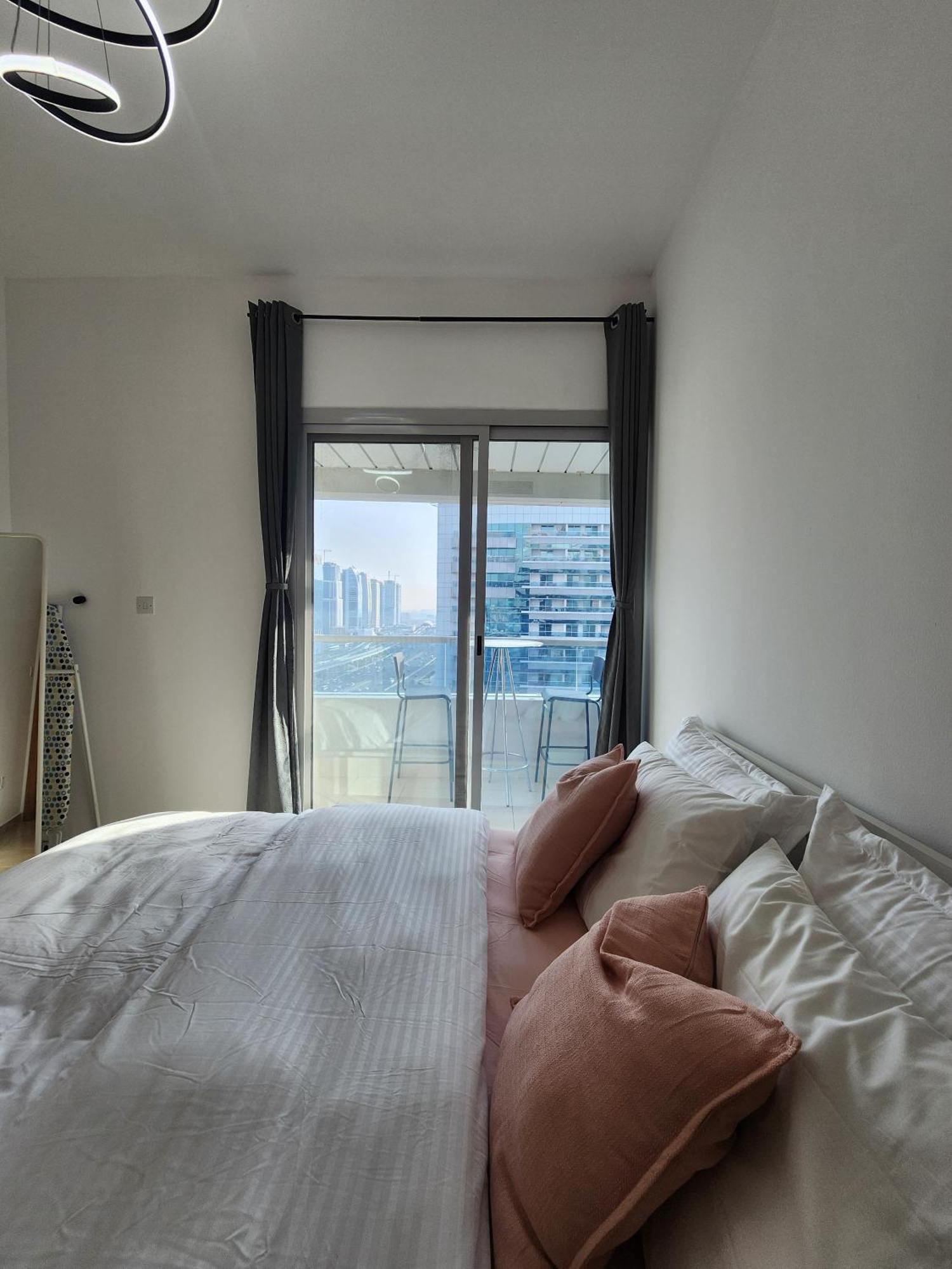 Marina Nest - Spacious One Bed In Marina With A View Near Metro And Tram Apartment *